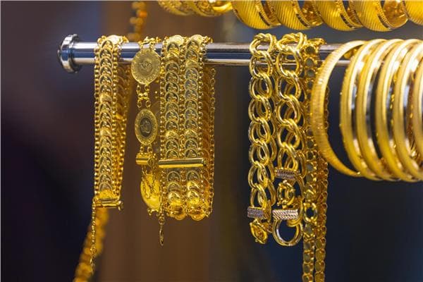 تراجع سعر الذهب محليًا بسبب الدولار