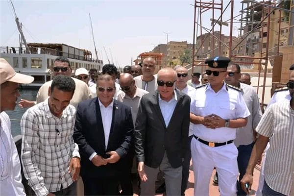 Luxor Governor reviews Esna Corniche project