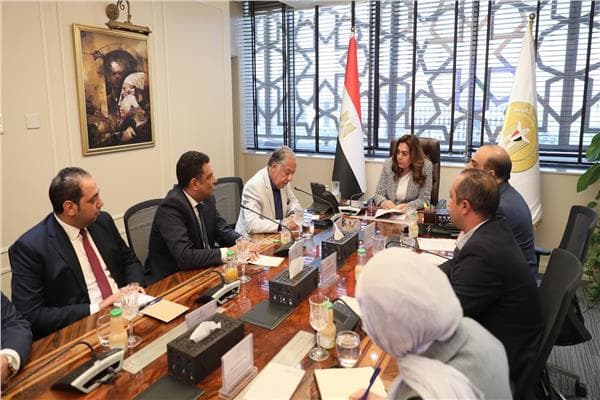 Awad and Al-Jabali focus on balancing industry and environment