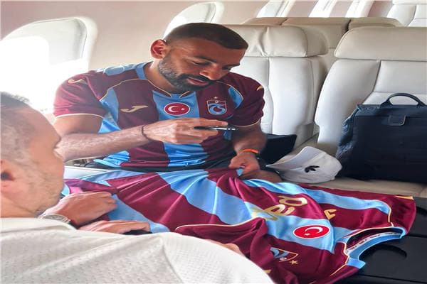 محمد صلاح يظهر لأول مرة بقميص طرابزون سبور