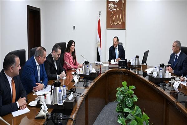 رئيس الوزراء يناقش مشروع قانون اتحاد المطورين