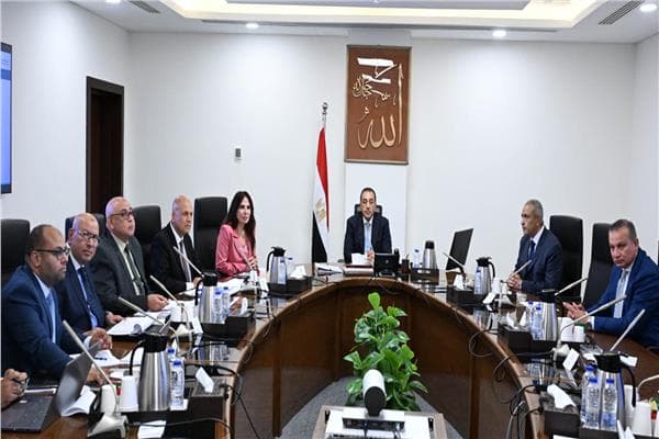 Prime Minister oversees water and sewage projects