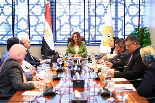 الدكتورة منال عوض تتابع مشروع استعادة المانجروف