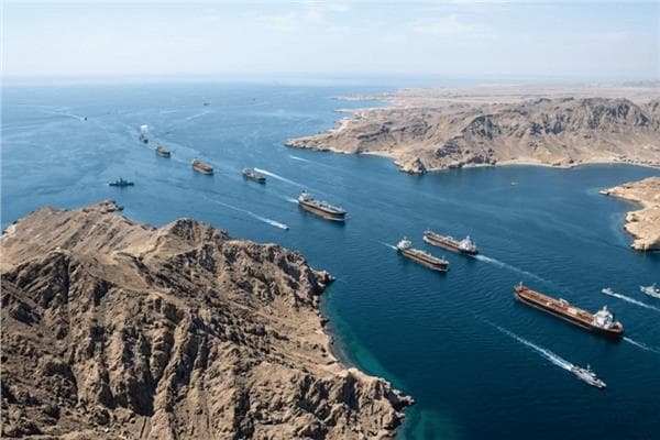 احتمالات أزمة مضيق هرمز بين أمريكا وإيران