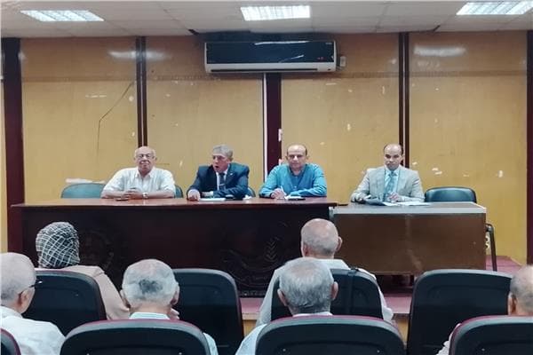 مدير تعليم البحيرة يناقش رسوم المدارس الخاصة