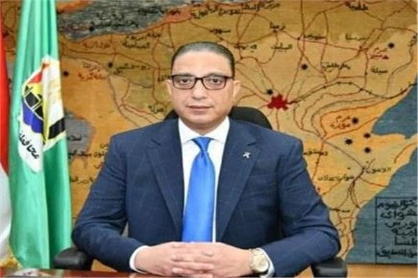 Giza Governor reviews service updates