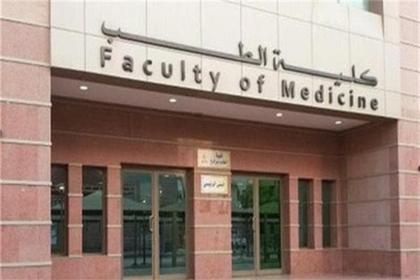 نقابة الأطباء تحذر من قبول طلاب الطب بمجموع 50 percent