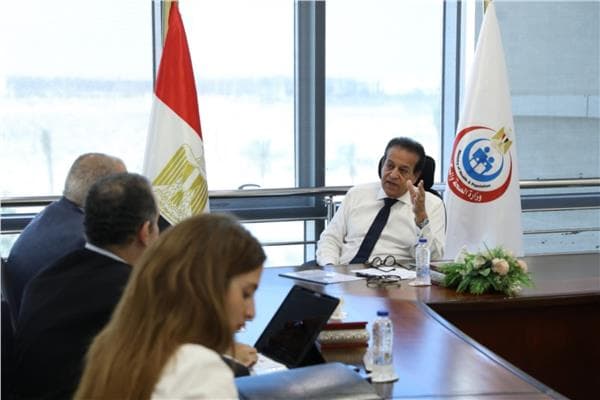 Health Minister considers robotic joint surgeries