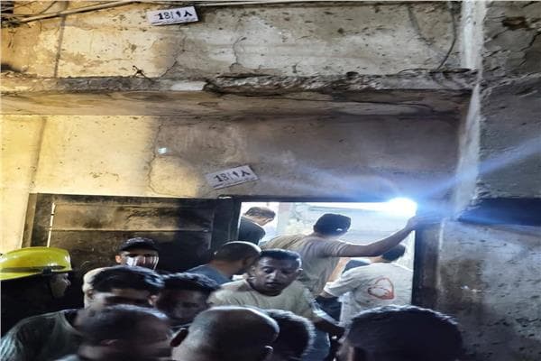 انهيار عقار يوقع قتلى وجرحى في حدائق القبة