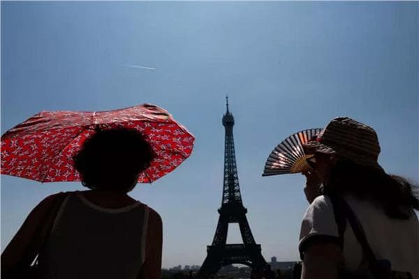 France extends heatwave with 43 alerts