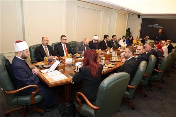 Awqaf Minister Meets Arab Investors Leader