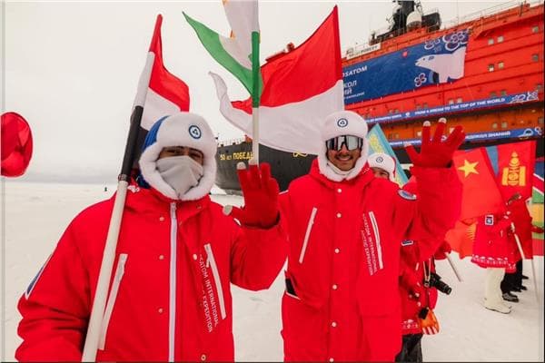 Student Ryan Salah raises Egyptian flag at North Pole