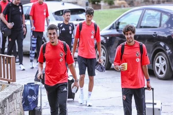 الأهلي يهبط في برشلونة