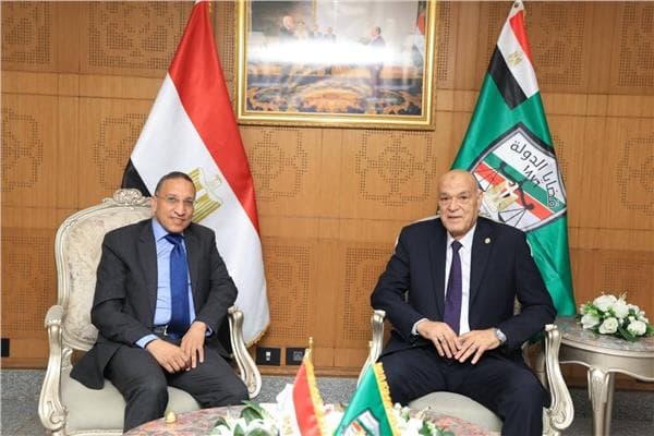 رئيس هيئة قضايا الدولة يستقبل مساعد الوزير للتهنئة