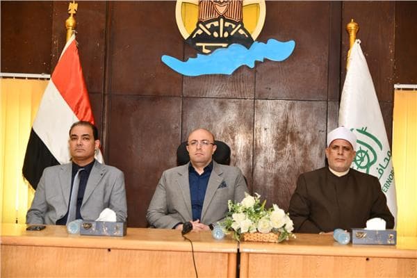 محافظ الفيوم يكرم أوائل الثانوية والأزهرية