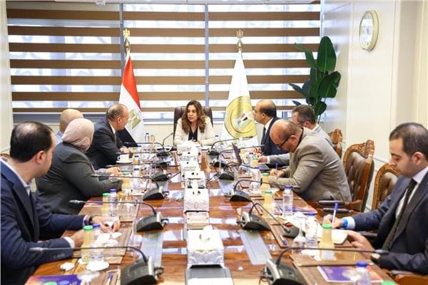 وزيرة التنمية تراجع مشروع تطهير مصرف كيتشنر