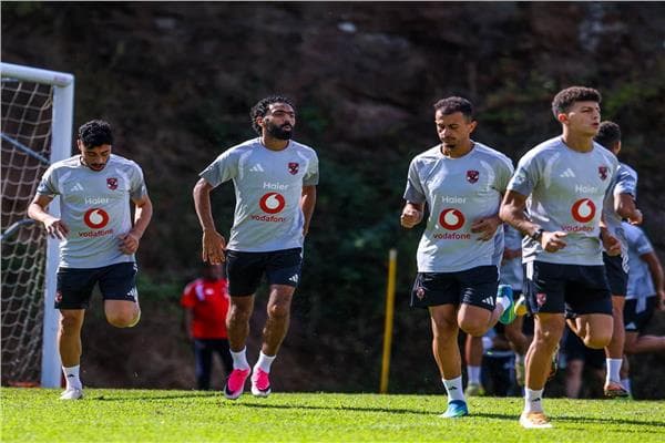 الأهلي يواجه برشلونة وديا قبل الموسم