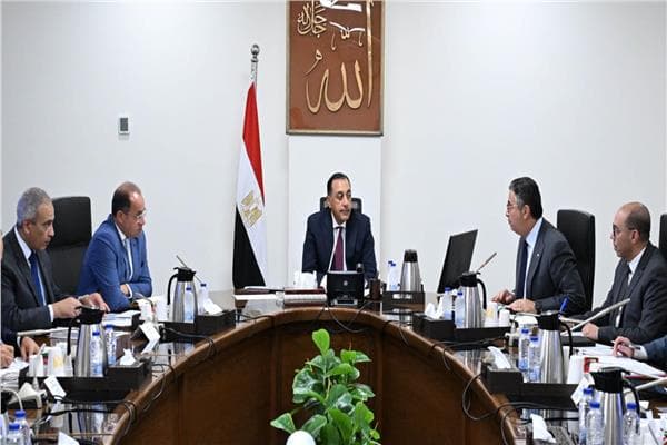 رئيس الوزراء يركز على ملف التشابكات المالية