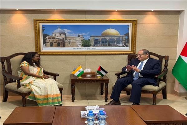 نائبة وزيرة الخارجية الهندية تلتقي بالمستشار الفلسطيني