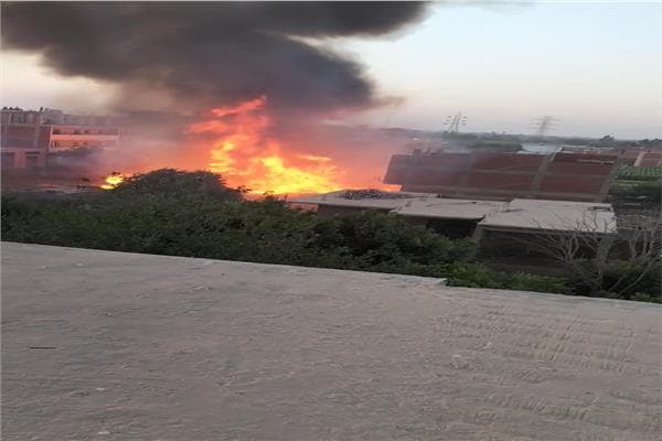 حريق كبير في مخزن بلاستيك بقناطر الخيرية
