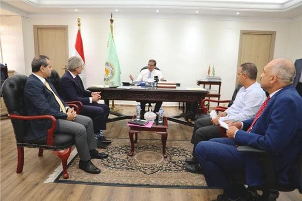 فاروق يناقش مع المستشار الزراعي الهولندي فرص الاستثمار
