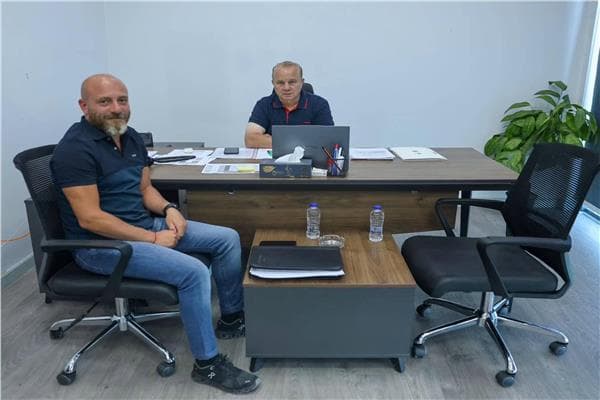 شوقي غريب و وائل رياض يناقشان خطة منتخب الشباب