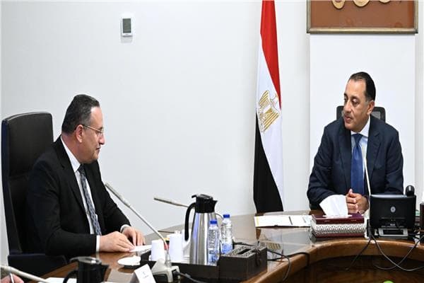 رئيس الوزراء يتابع تطوير نظام الطلاب الأجانب