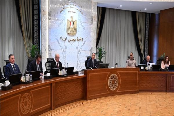 مدبولي يوجه لتكثيف معارض المستلزمات الدراسية
