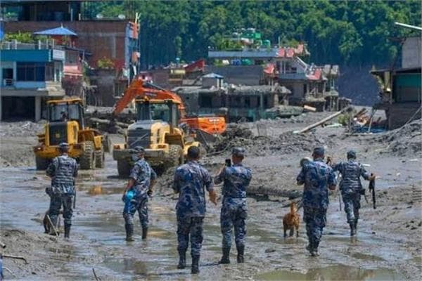 China halts Tibet rescue efforts over flood risks