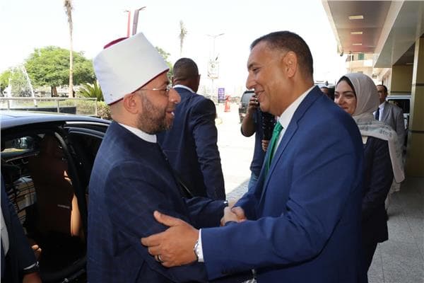 Qalyubia Governor Hosts Endowments Minister