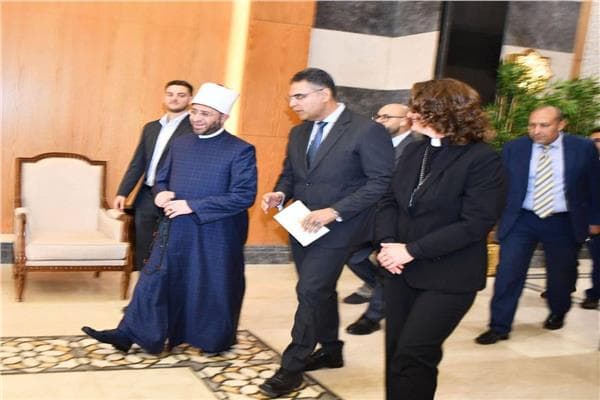 Qalyubia Governor Meets Endowments Minister