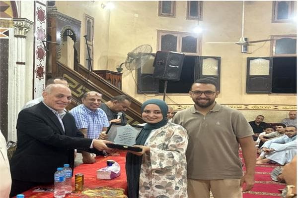 يوم العلم تكريم أوائل الشهادات في المنوفية