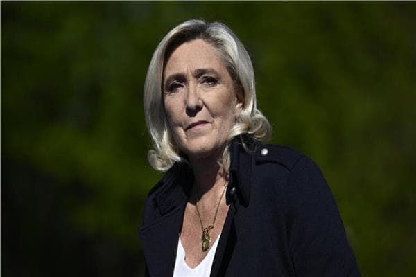 Poll Shows Marine Le Pen Leading