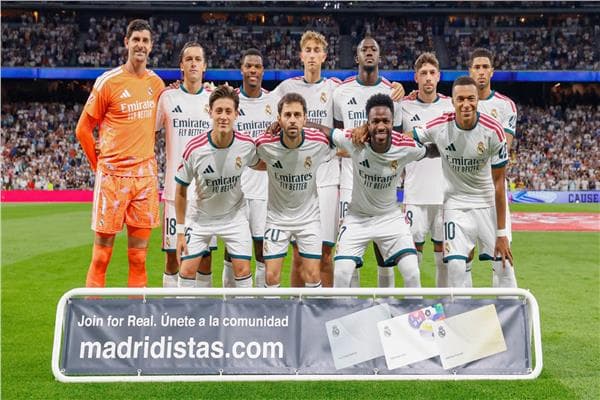 Real Madrid plays Malaga to challenge Barcelona