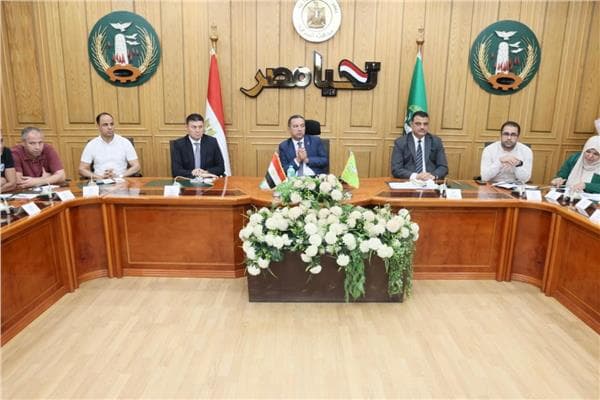 محافظ المنوفية يعرض خططه التنموية