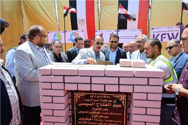محافظ سوهاج يضع حجر أساس توسعة محطة الصرف رقم 4
