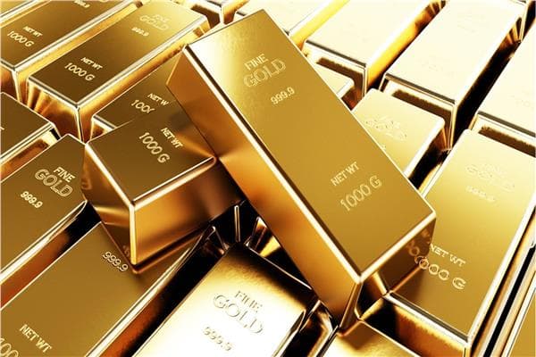 الذهب ينخفض عالمياً ويخسر 30 دولاراً