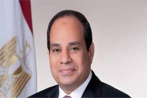السيسي يلتقي مدبولي ووزير الطيران