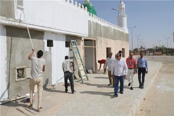 رئيس جامعة قنا يتابع تطوير الحرم ومسجد العليم
