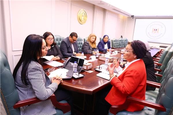 تعاون وزيرة التضامن ونائبة الصحة في مراكز الأسرة