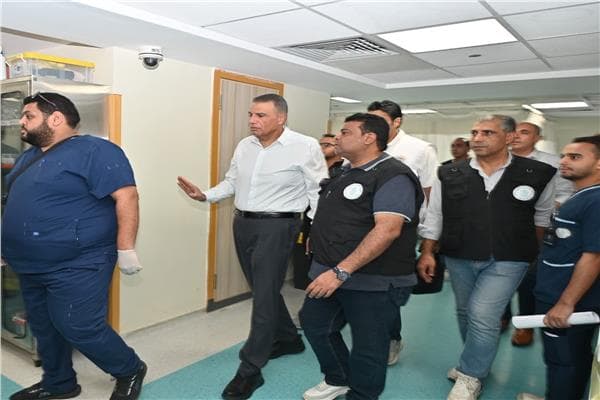 محافظ جنوب سيناء يوجه برعاية مصابي أتوبيس دهب نويبع