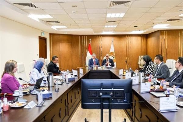 العمل والتخطيط يتفقان على دمج قواعد البيانات