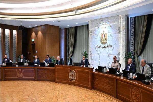 مدبولي يطلق معارض أهلا مدارس لتوفير المستلزمات