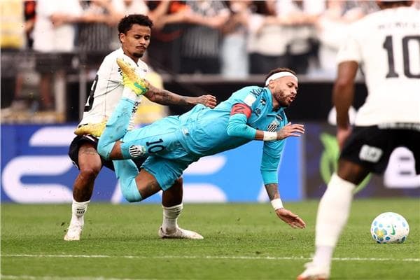 Neymar criticizes maintenance worker