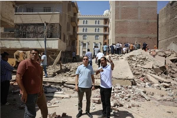 Al-Minya governor reviews Ezzat Shahin house collapse