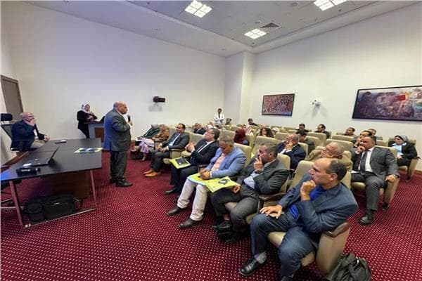 رئيس جهاز البيئة يرأس اجتماع الاقتصاد الأزرق