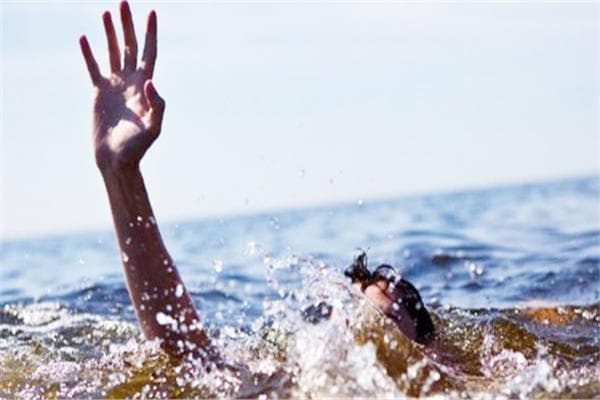قائد الغواصين بالإسكندرية يربط حوادث الغرق بالتجاهل التحذيرات