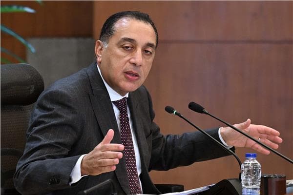 رئيس الوزراء يفتتح 9 مشاريع صناعية في قناة السويس
