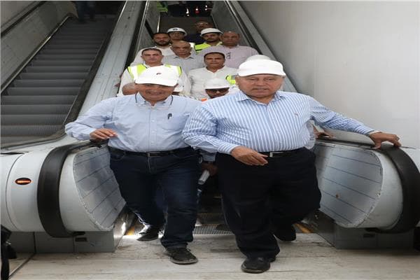 Transport Minister reviews first high-speed rail stations