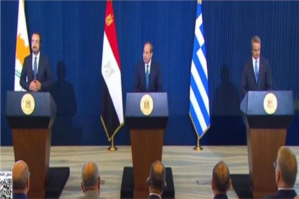 السيسي يجتمع مع القبرصي واليوناني